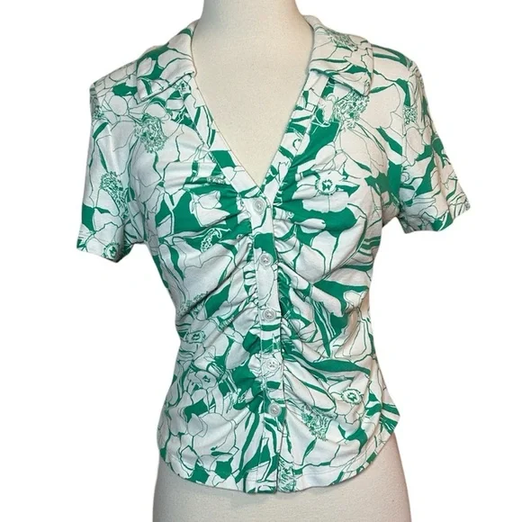 Anthropologie Maeve green white floral ruched button front cropped top size M - Picture 2 of 14